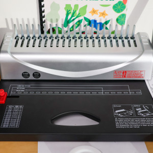 Comb binding machine